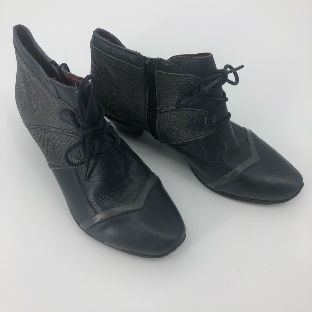 Fidgi Navy Grey Leather Booties Women’s 7